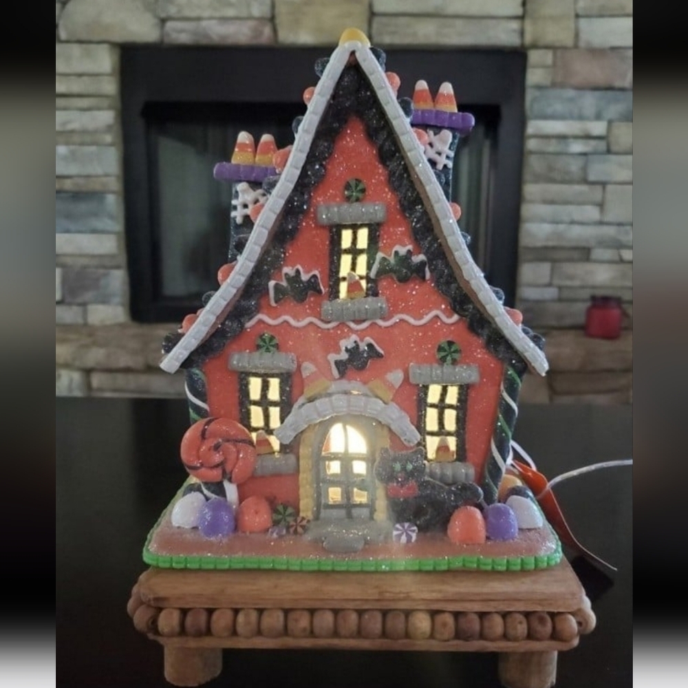 Festive Gingerbread House Holiday Decoration-NWT